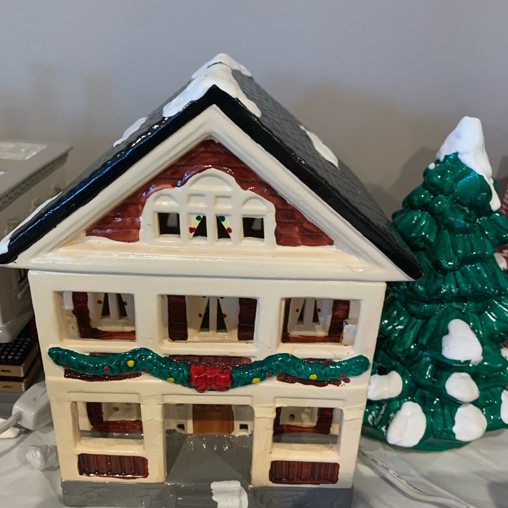 Snow Village - Ridgewood  (In original box)